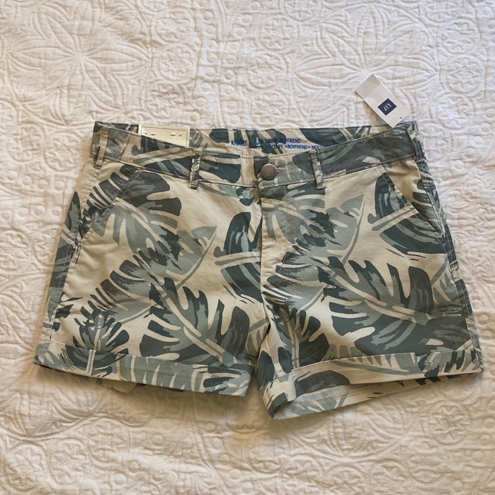 Gap printed Khaki shorts Sz 2. NWT.